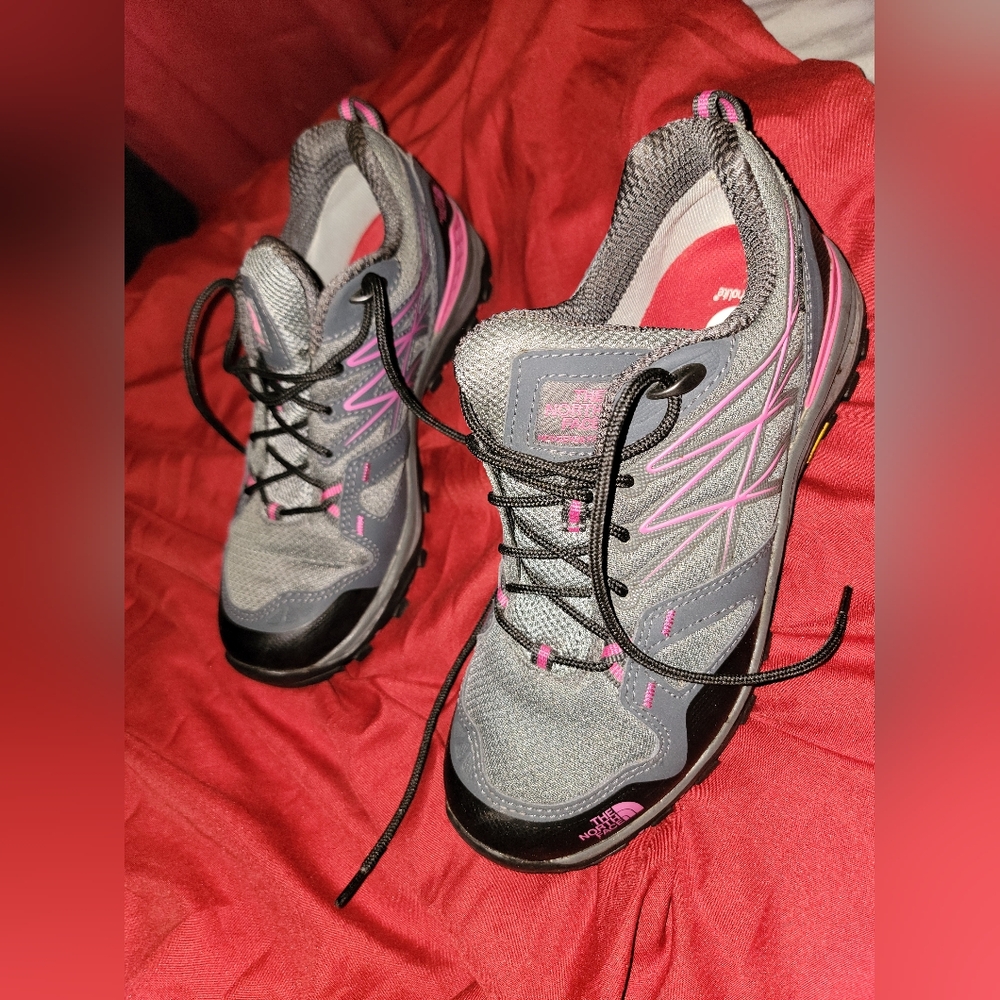 Women's size 7.5 The Northface shoes
